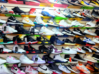Enhanced_Sneaker_Wall_924x462